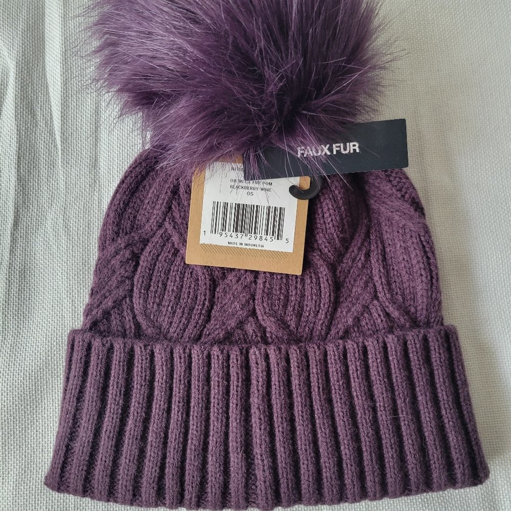 The North Face Women’s Oh Mega Fur Pom Beanie Blackberry Wine